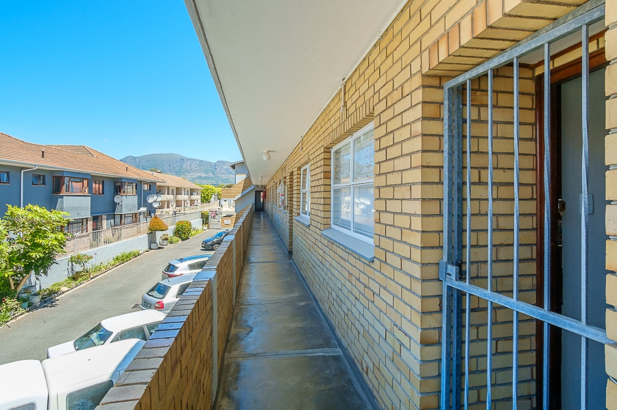 To Let 2 Bedroom Property for Rent in Heathfield Western Cape
